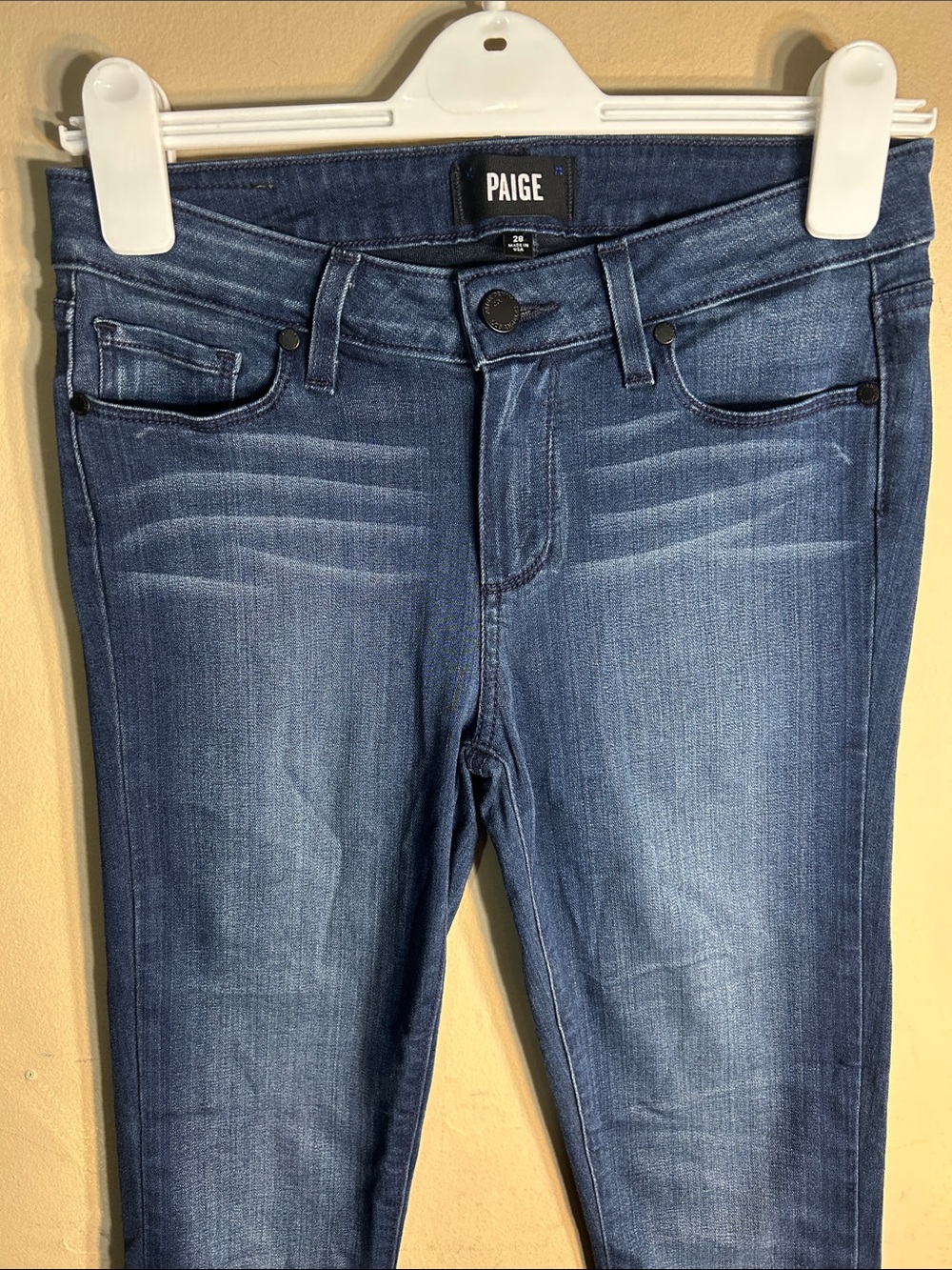 PAIGE Mid-Blue Skinny Jeggings with Subtle Fading Size 28